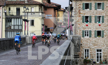 2020-10-20 - Il Giro d’Italia al passaggio sul Ponte del Diavolo a Cividale del Friuli - UDINE - SAN DANIELE DEL FRIULI - GIRO D'ITALIA - CYCLING