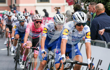 2020-10-20 - João Almeida (DECEUNINCK – QUICK – STEP) guidato dai compagni di squadra - UDINE - SAN DANIELE DEL FRIULI - GIRO D'ITALIA - CYCLING