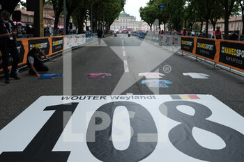 2021-05-09 - The starting of the second stage from Palazzina di Caccia di Stupinigi (Turin) remembering Woter Weyland dead 10 years ago during the Giro - 2^ TAPPA GIRO D'ITALIA 2021 - STUPINIGI - NOVARA - GIRO D'ITALIA - CYCLING