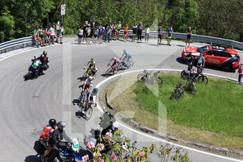 2021-05-28 - The first group at the Alpe Agogna hill - 19^ TAPPA - ABBIATEGRASSO - ALPE DI MERA - GIRO D'ITALIA - CYCLING