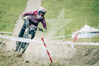 2021-07-25 - PICTON Leonie during the iXS European Downhill Cup, Mountain Bike cycling event on July 25, 2021 in Pila, Italy - Photo Olly Bowman / DPPI - IXS EUROPEAN DOWNHILL CUP 2021 - MTB - MOUNTAIN BIKE - CYCLING