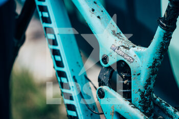 2021-07-25 - Mountain bike belonging to MEIER SMITH Luke during the iXS European Downhill Cup, Mountain Bike cycling event on July 25, 2021 in Pila, Italy - Photo Olly Bowman / DPPI - IXS EUROPEAN DOWNHILL CUP 2021 - MTB - MOUNTAIN BIKE - CYCLING