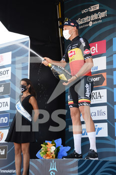 2020-09-12 - The winner Tim Merlier (Alpecin – Fenix) on stage - 6^ TAPPA CASTELFIDARDO - SENIGALLIA - TIRRENO - ADRIATICO - CYCLING