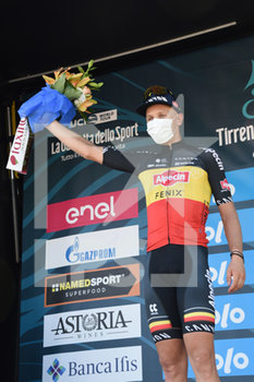 2020-09-12 - The winner Tim Merlier (Alpecin – Fenix) on stage - 6^ TAPPA CASTELFIDARDO - SENIGALLIA - TIRRENO - ADRIATICO - CYCLING