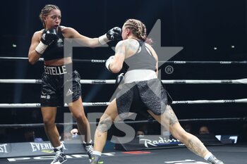 2020-11-28 - Estelle Mosselly-Yoka and Emma Gongora during the Boxing event, Lightweight boxing bout between Estelle Mossely-Yoka and Emma Gongora on November 27, 2020 at the H Arena in Nantes, France - Photo Laurent Lairys / DPPI -  BOXING BOUT BETWEEN ESTELLE MOSSELY-YOKA VS EMMA GONGORA - BOXING - CONTACT