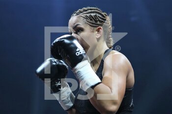 2020-11-28 - Estelle Mosselly-Yoka during the Boxing event, Lightweight boxing bout between Estelle Mossely-Yoka and Emma Gongora on November 27, 2020 at the H Arena in Nantes, France - Photo Laurent Lairys / DPPI -  BOXING BOUT BETWEEN ESTELLE MOSSELY-YOKA VS EMMA GONGORA - BOXING - CONTACT