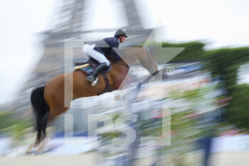 2021-06-25 - Ben MAHER (GBR) riding CHUCK BASS, Le Figaroscope Prize during the Longines Paris Eiffel Jumping 2021, Longines Global Champions Tour Equestrian CSI 5 on June 25, 2021 at Champ de Mars in Paris, France - Photo Christophe Bricot / DPPI - LONGINES PARIS EIFFEL JUMPING 2021, LONGINES GLOBAL CHAMPIONS TOUR EQUESTRIAN CSI 5 - INTERNATIONALS - EQUESTRIAN