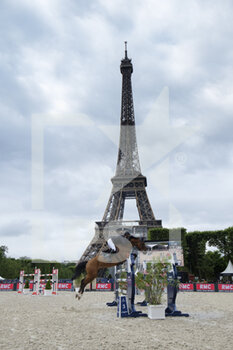 2021-06-25 - Billy Twomey (IRL) riding U-Gameboy Z, Le Figaroscope Prize during the Longines Paris Eiffel Jumping 2021, Longines Global Champions Tour Equestrian CSI 5 on June 25, 2021 at Champ de Mars in Paris, France - Photo Christophe Bricot / DPPI - LONGINES PARIS EIFFEL JUMPING 2021, LONGINES GLOBAL CHAMPIONS TOUR EQUESTRIAN CSI 5 - INTERNATIONALS - EQUESTRIAN