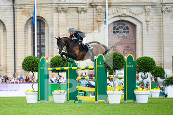2021-07-11 - Edward Levy of France riding Broadway de Mormoulin during the Rolex Grand Prix Table A against the clock 1m60 with jump off, of the Masters Chantilly 2021, FEI equestrian event, Jumping CSI5 on July 11, 2021 at Chateau de Chantilly in Chantilly, France - Photo Victor Joly / DPPI - MASTERS CHANTILLY 2021, FEI EQUESTRIAN EVENT, JUMPING CSI5 - INTERNATIONALS - EQUESTRIAN