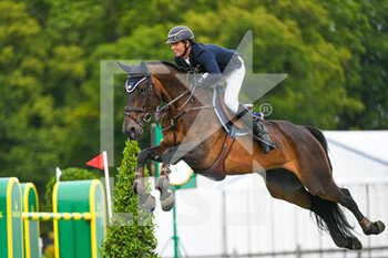 2021-07-11 - Julien Gonin of France riding Valou du Lys during the Rolex Grand Prix Table A against the clock 1m60 with jump off, of the Masters Chantilly 2021, FEI equestrian event, Jumping CSI5 on July 11, 2021 at Chateau de Chantilly in Chantilly, France - Photo Victor Joly / DPPI - MASTERS CHANTILLY 2021, FEI EQUESTRIAN EVENT, JUMPING CSI5 - INTERNATIONALS - EQUESTRIAN