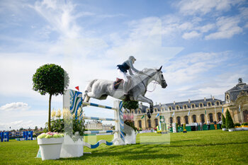 2021-07-11 - Paris Sellon of United States of America riding Cassandra during the Rolex Grand Prix Table A against the clock 1m60 with jump off, of the Masters Chantilly 2021, FEI equestrian event, Jumping CSI5 on July 11, 2021 at Chateau de Chantilly in Chantilly, France - Photo Victor Joly / DPPI - MASTERS CHANTILLY 2021, FEI EQUESTRIAN EVENT, JUMPING CSI5 - INTERNATIONALS - EQUESTRIAN
