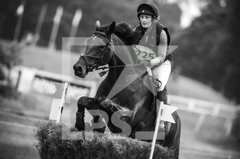 2021-07-17 - Aminda Ingulfson riding Hot Cup Vh during the cross country CCI4-S at Jardy Eventing Show 2021 on July 17, 2021 in Marne la Coquette, France - Photo Christophe Bricot / DPPI - JARDY EVENTING SHOW 2021 - INTERNATIONALS - EQUESTRIAN