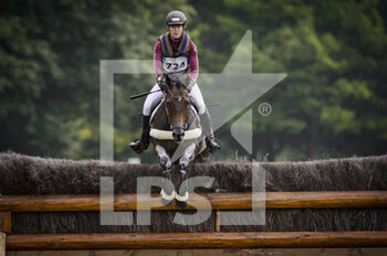 2021-07-17 - Laura Hoogeveen riding Wicro Quibus during the cross country CCI4-S at Jardy Eventing Show 2021 on July 17, 2021 in Marne la Coquette, France - Photo Christophe Bricot / DPPI - JARDY EVENTING SHOW 2021 - INTERNATIONALS - EQUESTRIAN