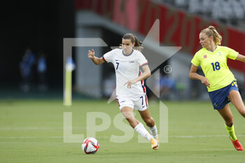 2021-07-21 - HEATH Tobin (USA), ROLFO Fridolina (SWE) during the Olympic Games Tokyo 2020, Football Women's First Round, Group G, between USA and Sweden on July 21, 2021 at Tokyo Stadium in Tokyo, Japan - Photo Yuya Nagase / Photo Kishimoto / DPPI - OLYMPIC GAMES TOKYO 2020, JULY 21, 2021 - OLYMPIC GAMES TOKYO 2020 - OLYMPIC GAMES