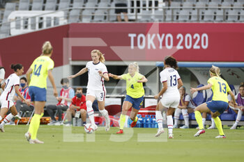 2021-07-21 - MEWIS Samantha (USA), GLAS Hanna (SWE) during the Olympic Games Tokyo 2020, Football Women's First Round, Group G, between USA and Sweden on July 21, 2021 at Tokyo Stadium in Tokyo, Japan - Photo Yuya Nagase / Photo Kishimoto / DPPI - OLYMPIC GAMES TOKYO 2020, JULY 21, 2021 - OLYMPIC GAMES TOKYO 2020 - OLYMPIC GAMES