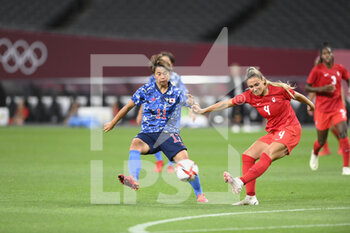 2021-07-21 - Mina TANAKA (JPN) Shelina ZADORSKY (CAN) during the Olympic Games Tokyo 2020, Football Women's First Round, Group E, between Japan and Canada on July 21, 2021 at Sapporo Dome in Sapporo, Japan - Photo Photo Kishimoto / DPPI - OLYMPIC GAMES TOKYO 2020, JULY 21, 2021 - OLYMPIC GAMES TOKYO 2020 - OLYMPIC GAMES