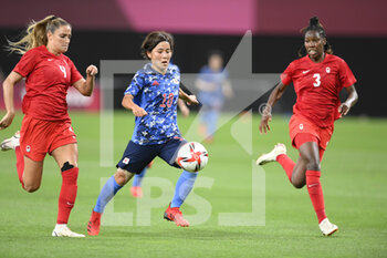 2021-07-21 - Shelina ZADORSKY (CAN) Mana IWABUCHI (JPN) Kadeisha BUCHANAN (CAN) during the Olympic Games Tokyo 2020, Football Women's First Round, Group E, between Japan and Canada on July 21, 2021 at Sapporo Dome in Sapporo, Japan - Photo Photo Kishimoto / DPPI - OLYMPIC GAMES TOKYO 2020, JULY 21, 2021 - OLYMPIC GAMES TOKYO 2020 - OLYMPIC GAMES
