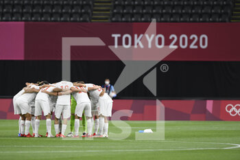 2021-07-22 - Team of Spain huddle during the Olympic Games Tokyo 2020, Football Men's First Round Group C, between Egypt and Spain on July 22, 2021 at Sapporo Dome in Sapporo, Japan - Photo Photo Kishimoto / DPPI - OLYMPIC GAMES TOKYO 2020, JULY 22, 2021 - OLYMPIC GAMES TOKYO 2020 - OLYMPIC GAMES
