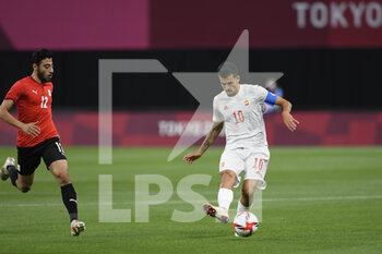 2021-07-22 - Akram TAWFIK (EGY) Dani CEBALLOS (ESP) during the Olympic Games Tokyo 2020, Football Men's First Round Group C, between Egypt and Spain on July 22, 2021 at Sapporo Dome in Sapporo, Japan - Photo Photo Kishimoto / DPPI - OLYMPIC GAMES TOKYO 2020, JULY 22, 2021 - OLYMPIC GAMES TOKYO 2020 - OLYMPIC GAMES