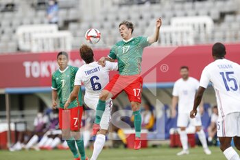 2021-07-22 - Lucas TOUSART (FRA) Sebastian CORDOVA (MEX) during the Olympic Games Tokyo 2020, Football Men's First Round Group A, between Mexico and France on July 22, 2021 at Tokyo Stadium in Tokyo, Japan - Photo Photo Kishimoto / DPPI - OLYMPIC GAMES TOKYO 2020, JULY 22, 2021 - OLYMPIC GAMES TOKYO 2020 - OLYMPIC GAMES