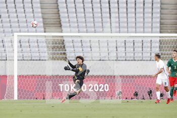 2021-07-22 - Guillermo OCHOA (MEX) during the Olympic Games Tokyo 2020, Football Men's First Round Group A, between Mexico and France on July 22, 2021 at Tokyo Stadium in Tokyo, Japan - Photo Photo Kishimoto / DPPI - OLYMPIC GAMES TOKYO 2020, JULY 22, 2021 - OLYMPIC GAMES TOKYO 2020 - OLYMPIC GAMES