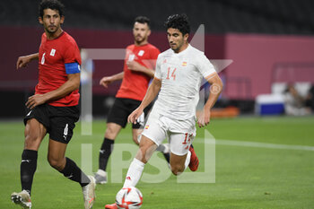2021-07-22 - Ahmed HEGAZY (EGY) Carlos SOLER (ESP) during the Olympic Games Tokyo 2020, Football Men's First Round Group C, between Egypt and Spain on July 22, 2021 at Sapporo Dome in Sapporo, Japan - Photo Photo Kishimoto / DPPI - OLYMPIC GAMES TOKYO 2020, JULY 22, 2021 - OLYMPIC GAMES TOKYO 2020 - OLYMPIC GAMES