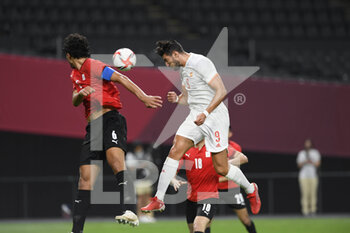 2021-07-22 - Ahmed HEGAZY (EGY) Rafa MIR (ESP) during the Olympic Games Tokyo 2020, Football Men's First Round Group C, between Egypt and Spain on July 22, 2021 at Sapporo Dome in Sapporo, Japan - Photo Photo Kishimoto / DPPI - OLYMPIC GAMES TOKYO 2020, JULY 22, 2021 - OLYMPIC GAMES TOKYO 2020 - OLYMPIC GAMES