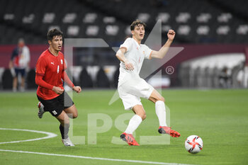 2021-07-22 - Osama GALAL (EGY) Pau TORRES (ESP) during the Olympic Games Tokyo 2020, Football Men's First Round Group C, between Egypt and Spain on July 22, 2021 at Sapporo Dome in Sapporo, Japan - Photo Photo Kishimoto / DPPI - OLYMPIC GAMES TOKYO 2020, JULY 22, 2021 - OLYMPIC GAMES TOKYO 2020 - OLYMPIC GAMES