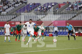 2021-07-22 - Andre-Pierre GIGNAC (FRA) scores a penalty kick during the Olympic Games Tokyo 2020, Football Men's First Round Group A, between Mexico and France on July 22, 2021 at Tokyo Stadium in Tokyo, Japan - Photo Photo Kishimoto / DPPI - OLYMPIC GAMES TOKYO 2020, JULY 22, 2021 - OLYMPIC GAMES TOKYO 2020 - OLYMPIC GAMES