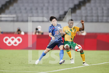 2021-07-22 - Yuki SOMA (JPN), CELE Thabo (RSA) during the Olympic Games Tokyo 2020, Football Men's First Round Group A, between Japan and South Africa on July 22, 2021 at Tokyo Stadium in Tokyo, Japan - Photo Photo Kishimoto / DPPI - OLYMPIC GAMES TOKYO 2020, JULY 22, 2021 - OLYMPIC GAMES TOKYO 2020 - OLYMPIC GAMES