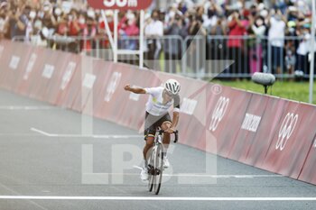 2021-07-24 - Richard CARAPAZ (ECU) Winner during the Olympic Games Tokyo 2020, Cycling Road Race Men's on July 24, 2021 at Fuji International Speedway in Oyama, Japan - Photo Photo Kishimoto / DPPI - OLYMPIC GAMES TOKYO 2020, JULY 24, 2021 - OLYMPIC GAMES TOKYO 2020 - OLYMPIC GAMES