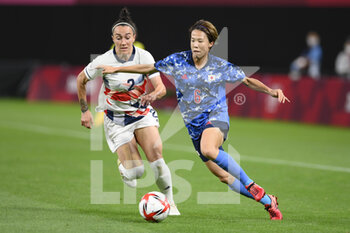 2021-07-24 - Lucy BRONZE (GBR) Hina SUGITA (JPN) during the Olympic Games Tokyo 2020, Football Women's First Round Group E, between Japan and Great Britain on July 24, 2021 at Sapporo Dome in Tokyo, Japan - Photo Photo Kishimoto / DPPI - OLYMPIC GAMES TOKYO 2020, JULY 24, 2021 - OLYMPIC GAMES TOKYO 2020 - OLYMPIC GAMES
