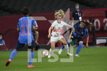 2021-07-24 - Lauren HEMP (GBR) Risa SHIMIZU (JPN) during the Olympic Games Tokyo 2020, Football Women's First Round Group E, between Japan and Great Britain on July 24, 2021 at Sapporo Dome in Tokyo, Japan - Photo Photo Kishimoto / DPPI - OLYMPIC GAMES TOKYO 2020, JULY 24, 2021 - OLYMPIC GAMES TOKYO 2020 - OLYMPIC GAMES