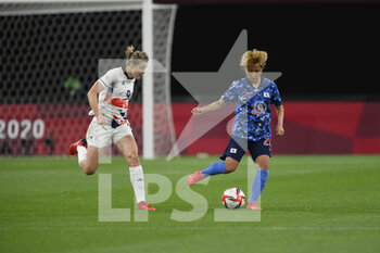 2021-07-24 - Ellen WHITE (GBR) Honoka HAYASHI (JPN) during the Olympic Games Tokyo 2020, Football Women's First Round Group E, between Japan and Great Britain on July 24, 2021 at Sapporo Dome in Tokyo, Japan - Photo Photo Kishimoto / DPPI - OLYMPIC GAMES TOKYO 2020, JULY 24, 2021 - OLYMPIC GAMES TOKYO 2020 - OLYMPIC GAMES
