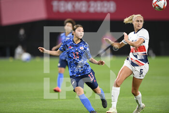 2021-07-24 - Yuzuho SHIOKOSHI (JPN) Steph HOUGHTON (GBR) during the Olympic Games Tokyo 2020, Football Women's First Round Group E, between Japan and Great Britain on July 24, 2021 at Sapporo Dome in Tokyo, Japan - Photo Photo Kishimoto / DPPI - OLYMPIC GAMES TOKYO 2020, JULY 24, 2021 - OLYMPIC GAMES TOKYO 2020 - OLYMPIC GAMES