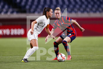 2021-07-24 - RILEY Ali (NZL), Emily SONNETT (USA) during the Olympic Games Tokyo 2020, Football Women's First Round Group G, between New Zealand and USA on July 24, 2021 at Saitama Stadium in Saitama, Japan - Photo Photo Kishimoto / DPPI - OLYMPIC GAMES TOKYO 2020, JULY 24, 2021 - OLYMPIC GAMES TOKYO 2020 - OLYMPIC GAMES
