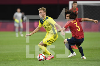 2021-07-25 - Nathaniel ATKINSON (AUS) Marc CUCURELLA (ESP) during the Olympic Games Tokyo 2020, Football Men's First Round Group C on July 25, 2021 at Sapporo Dome in Sapporo, Japan - Photo Photo Kishimoto / DPPI - OLYMPIC GAMES TOKYO 2020, JULY 25, 2021 - OLYMPIC GAMES TOKYO 2020 - OLYMPIC GAMES