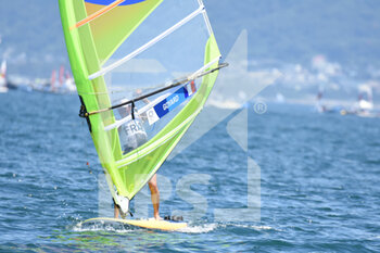 2021-07-25 - Thomas Goyard (Fra) competes on Men's RS:X - Windsurfer heats during the Olympic Games Tokyo 2020, Sailing, on July 25, 2021 at Enoshima Yacht Harbour in Enoshima, Japan - Photo Yoann Cambefort / Marti Media / DPPI - OLYMPIC GAMES TOKYO 2020, JULY 25, 2021 - OLYMPIC GAMES TOKYO 2020 - OLYMPIC GAMES