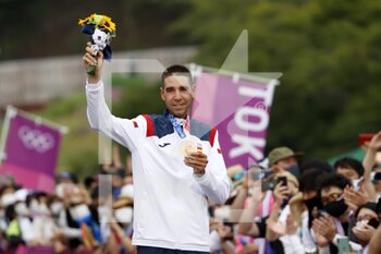 2021-07-26 - VALERO SERRANO David (ESP) 3rd Bronze Medal during the Olympic Games Tokyo 2020, Cycling Mountain Bike Men's Cross-country Medal Ceremony on July 26, 2021 at Izu MTB Course in Izu, Japan - Photo Photo Kishimoto / DPPI - OLYMPIC GAMES TOKYO 2020, JULY 26, 2021 - OLYMPIC GAMES TOKYO 2020 - OLYMPIC GAMES