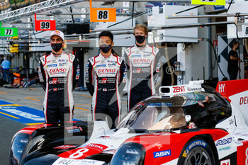 2020-09-16 - 08 Buemi S.bastien (swi), Hartley Brendon (nzl), Nakajima Kazuki (jpn), Toyota Gazoo Racing, Toyota TS050 Hybrid, portrait during the scrutineering of the 2020 24 Hours of Le Mans, 7th round of the 2019...20 FIA World Endurance Championship on the Circuit des 24 Heures du Mans, from September 16 to 20, 2020 in Le Mans, France - Photo Fr.d.ric Le Floc...h / DPPI - 24 HOURS OF LE MANS 2020 - ENDURANCE - MOTORS