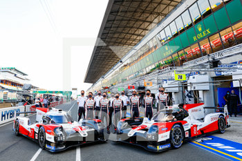 2020-09-16 - 07 Conway Mike (gbr), Kobayashi Kamui (jpn), Lopez Jos. Maria (arg), Toyota Gazoo Racing, Toyota TS050 Hybrid, 08 Buemi S.bastien (swi), Hartley Brendon (nzl), Nakajima Kazuki (jpn), Toyota Gazoo Racing, Toyota TS050 Hybrid, portrait during the scrutineering of the 2020 24 Hours of Le Mans, 7th round of the 2019...20 FIA World Endurance Championship on the Circuit des 24 Heures du Mans, from September 16 to 20, 2020 in Le Mans, France - Photo Fr.d.ric Le Floc...h / DPPI - 24 HOURS OF LE MANS 2020 - ENDURANCE - MOTORS