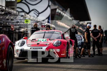 2020-09-16 - 91 Bruni Gianmaria (ita), Lietz Richard (aut), Makowiecki Fr..d..ric (fra), Porsche GT Team, Porsche 911 RSR-19, ambiance during the scrutineering of the 2020 24 Hours of Le Mans, 7th round of the 2019...20 FIA World Endurance Championship on the Circuit des 24 Heures du Mans, from September 16 to 20, 2020 in Le Mans, France - Photo Thomas Fenetre / DPPI - 24 HOURS OF LE MANS 2020 - ENDURANCE - MOTORS