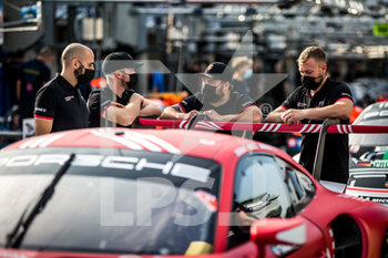 2020-09-16 - 91 Bruni Gianmaria (ita), Lietz Richard (aut), Makowiecki Fr..d..ric (fra), Porsche GT Team, Porsche 911 RSR-19, action during the scrutineering of the 2020 24 Hours of Le Mans, 7th round of the 2019...20 FIA World Endurance Championship on the Circuit des 24 Heures du Mans, from September 16 to 20, 2020 in Le Mans, France - Photo Thomas Fenetre / DPPI - 24 HOURS OF LE MANS 2020 - ENDURANCE - MOTORS