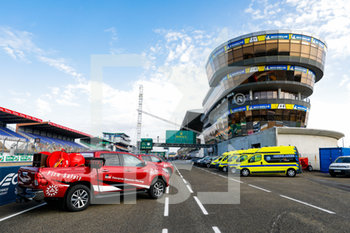 2020-09-16 - Ambiance, fire safety car, during the scrutineering of the 2020 24 Hours of Le Mans, 7th round of the 2019...20 FIA World Endurance Championship on the Circuit des 24 Heures du Mans, from September 16 to 20, 2020 in Le Mans, France - Photo Fr.d.ric Le Floc...h / DPPI - 24 HOURS OF LE MANS 2020 - ENDURANCE - MOTORS