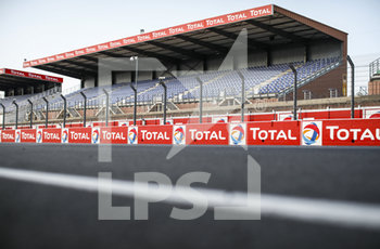 2020-09-16 - Total brand, empty grandstands, gradins during the scrutineering of the 2020 24 Hours of Le Mans, 7th round of the 2019...20 FIA World Endurance Championship on the Circuit des 24 Heures du Mans, from September 16 to 20, 2020 in Le Mans, France - Photo Xavi Bonilla / DPPI - 24 HOURS OF LE MANS 2020 - ENDURANCE - MOTORS