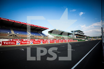 2020-09-16 - Ambiance, empty grandstands during the scrutineering of the 2020 24 Hours of Le Mans, 7th round of the 2019...20 FIA World Endurance Championship on the Circuit des 24 Heures du Mans, from September 16 to 20, 2020 in Le Mans, France - Photo Thomas Fenetre / DPPI - 24 HOURS OF LE MANS 2020 - ENDURANCE - MOTORS