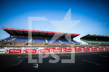 2020-09-16 - Ambiance, empty grandstands during the scrutineering of the 2020 24 Hours of Le Mans, 7th round of the 2019...20 FIA World Endurance Championship on the Circuit des 24 Heures du Mans, from September 16 to 20, 2020 in Le Mans, France - Photo Thomas Fenetre / DPPI - 24 HOURS OF LE MANS 2020 - ENDURANCE - MOTORS