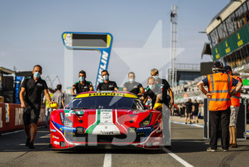 2020-09-16 - Bird Sam (gbr), Molina Miguel (esp), Rigon Davide (ita), AF Corse, Ferrari 488 GTE Evo, ambiance during the scrutineering of the 2020 24 Hours of Le Mans, 7th round of the 2019...20 FIA World Endurance Championship on the Circuit des 24 Heures du Mans, from September 16 to 20, 2020 in Le Mans, France - Photo Fr..d..ric Le Floc...h / DPPI - 24 HOURS OF LE MANS 2020 - ENDURANCE - MOTORS