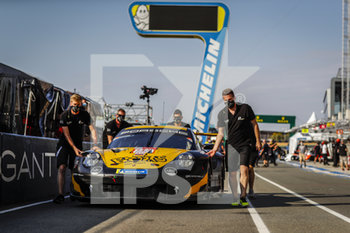 2020-09-16 - 89 Brooks Steve (fra), Piguet Julien (fra), Laskaratos Andreas (grc), Team Project 1, Porsche 911 RSR, ambiance during the scrutineering of the 2020 24 Hours of Le Mans, 7th round of the 2019...20 FIA World Endurance Championship on the Circuit des 24 Heures du Mans, from September 16 to 20, 2020 in Le Mans, France - Photo Fr..d..ric Le Floc...h / DPPI - 24 HOURS OF LE MANS 2020 - ENDURANCE - MOTORS