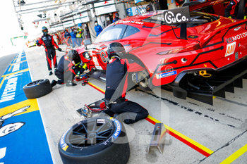 2020-09-17 - 90 Adam Jonathan (gbr), Eastwood Charlie (irl), Yoluc Salih (tur), TF Sport, Aston Martin Vantage AMR, pit stop during the free practice sessions of the 2020 24 Hours of Le Mans, 7th round of the 2019-20 FIA World Endurance Championship on the Circuit des 24 Heures du Mans, from September 16 to 20, 2020 in Le Mans, France - Photo Fr.d.ric Le Floc...h / DPPI - 24 HOURS OF LE MANS, 7TH ROUND 2020 - ENDURANCE - MOTORS